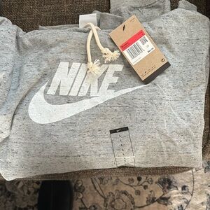 Nike hooded long sleeve nwt